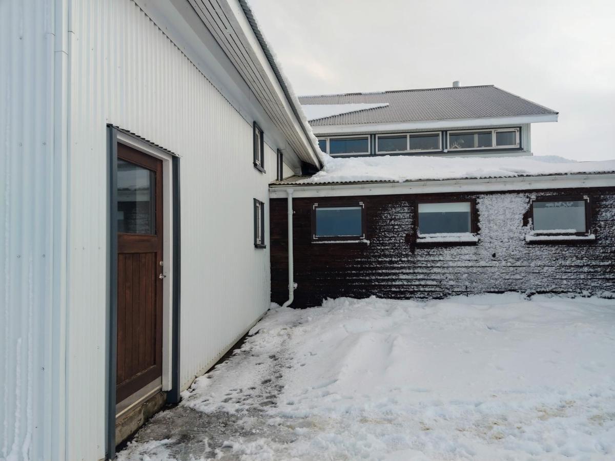 Grasteinn Guesthouse Thorshofn Exterior photo